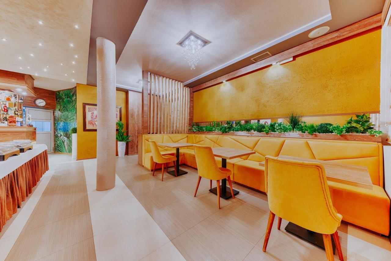 狮子酒店 乌尔齐尼 外观 照片