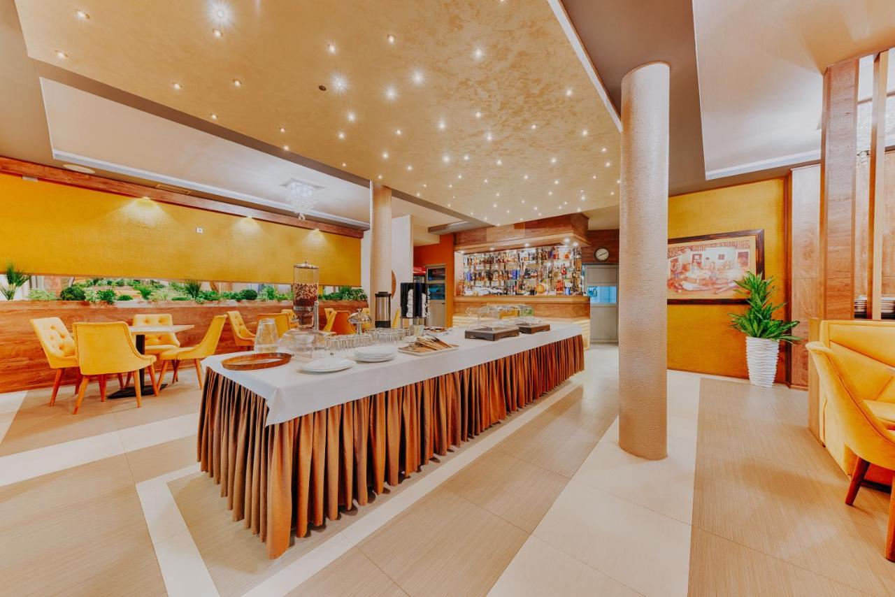 狮子酒店 乌尔齐尼 外观 照片