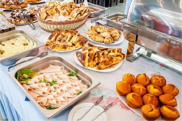 狮子酒店 乌尔齐尼 外观 照片